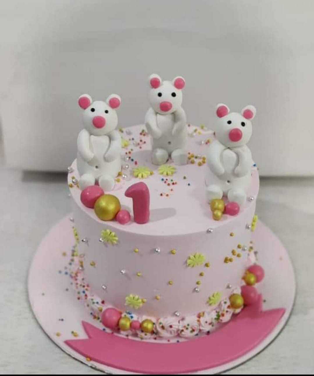 Premium RED N White Velvet Cake